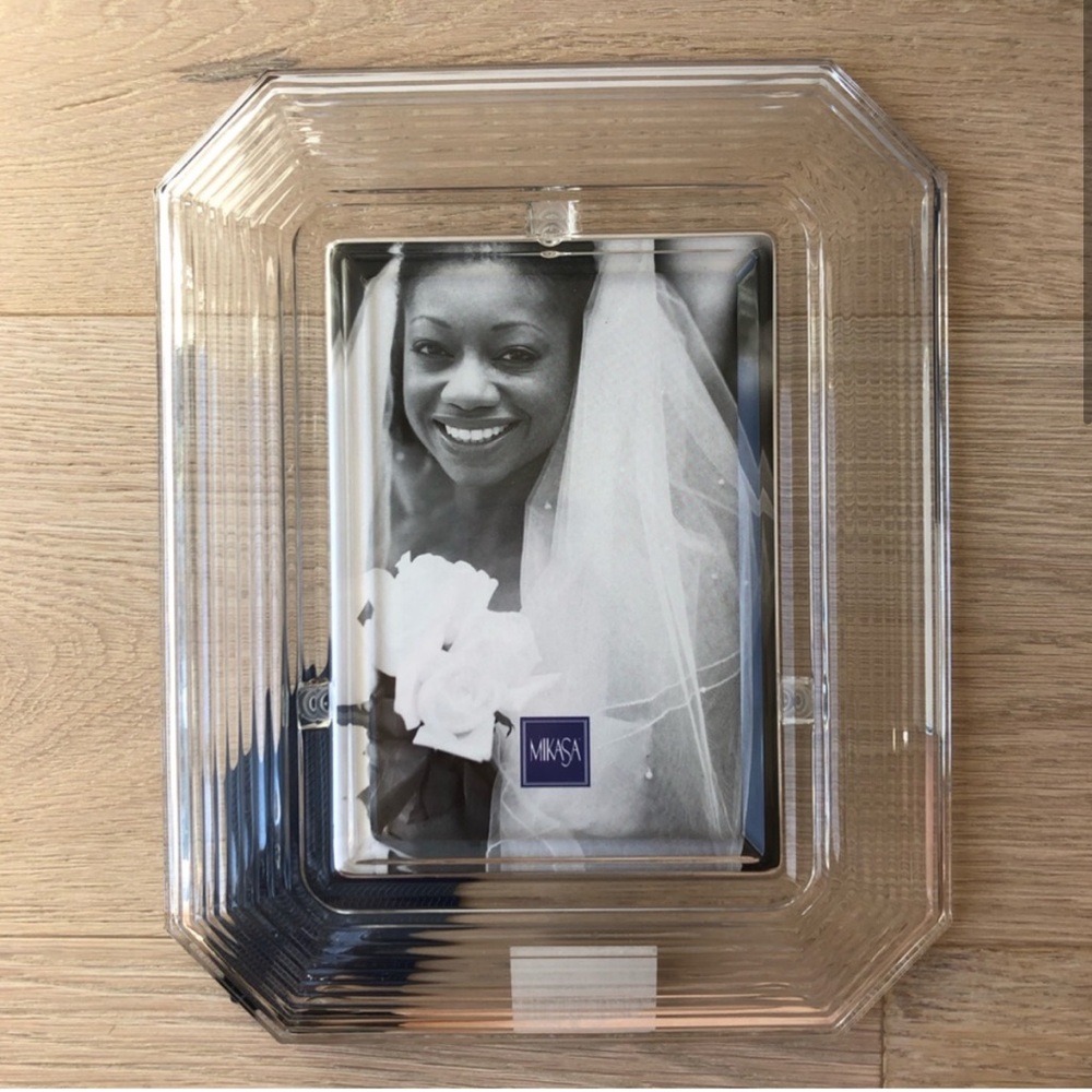 Brand New 5"x7" Mikasa Capital Glass Picture Frame